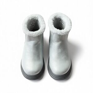 OshKosh B'gosh Toddler Silver‎ Winter Boots Faux Fur Lined Wipe Clean Size 7 NWT